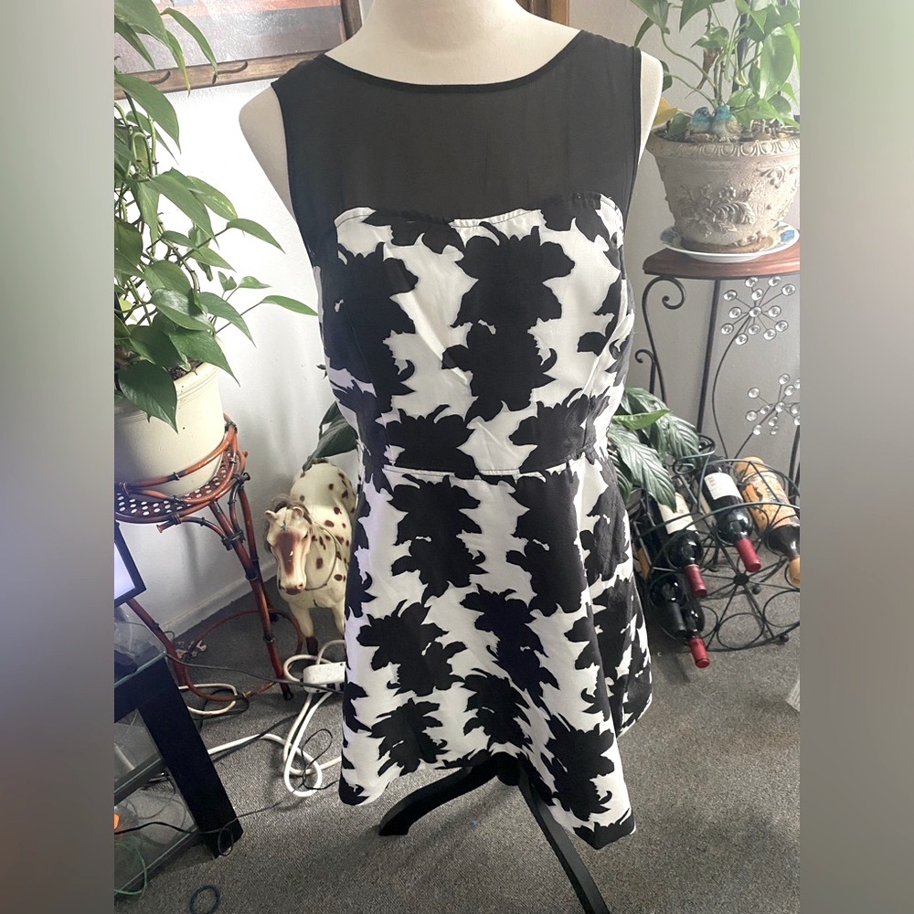 Kensie Strapless Dress With Black And White Pattern Size L